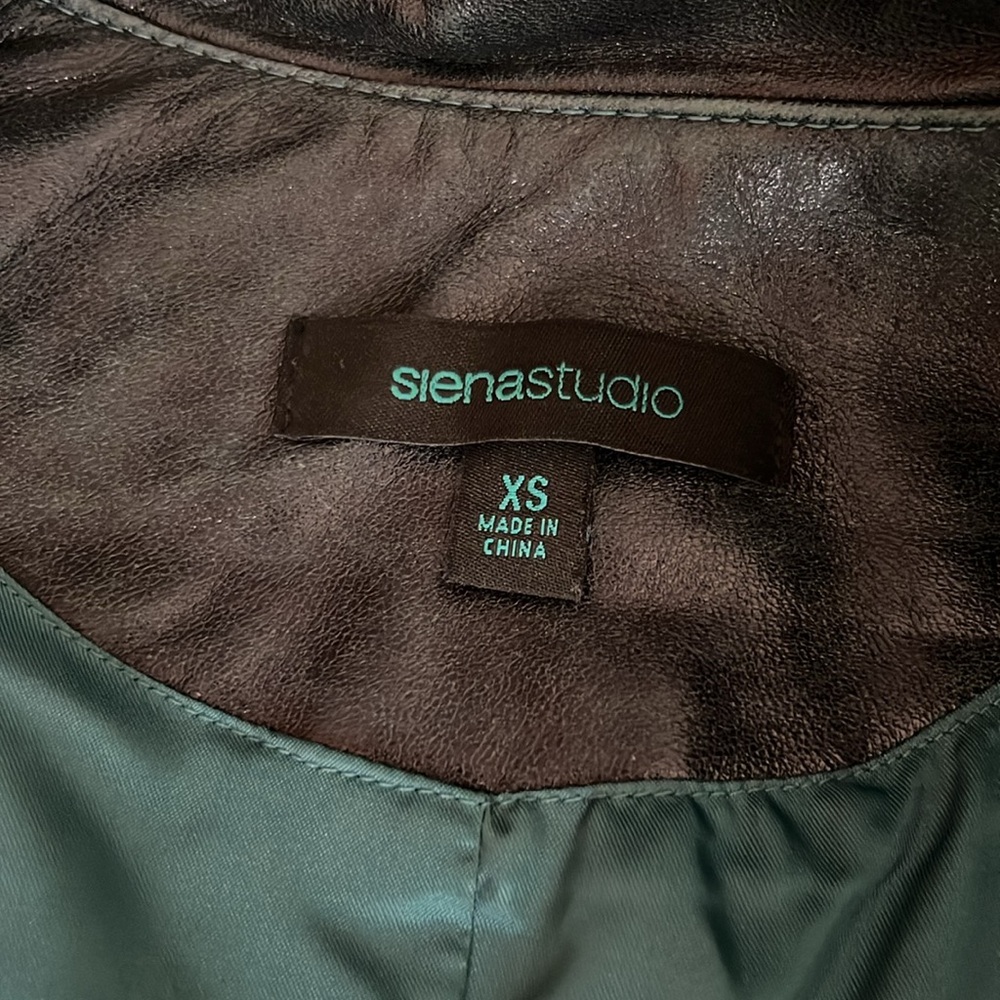 Leather jacket - Picture 3 of 5
